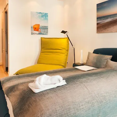 Claire Ocean Blue Apartment